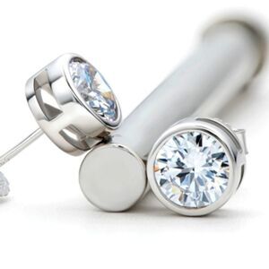 Certified 2CT VVS1 Moissanite Diamond Luxury Stud Earrings